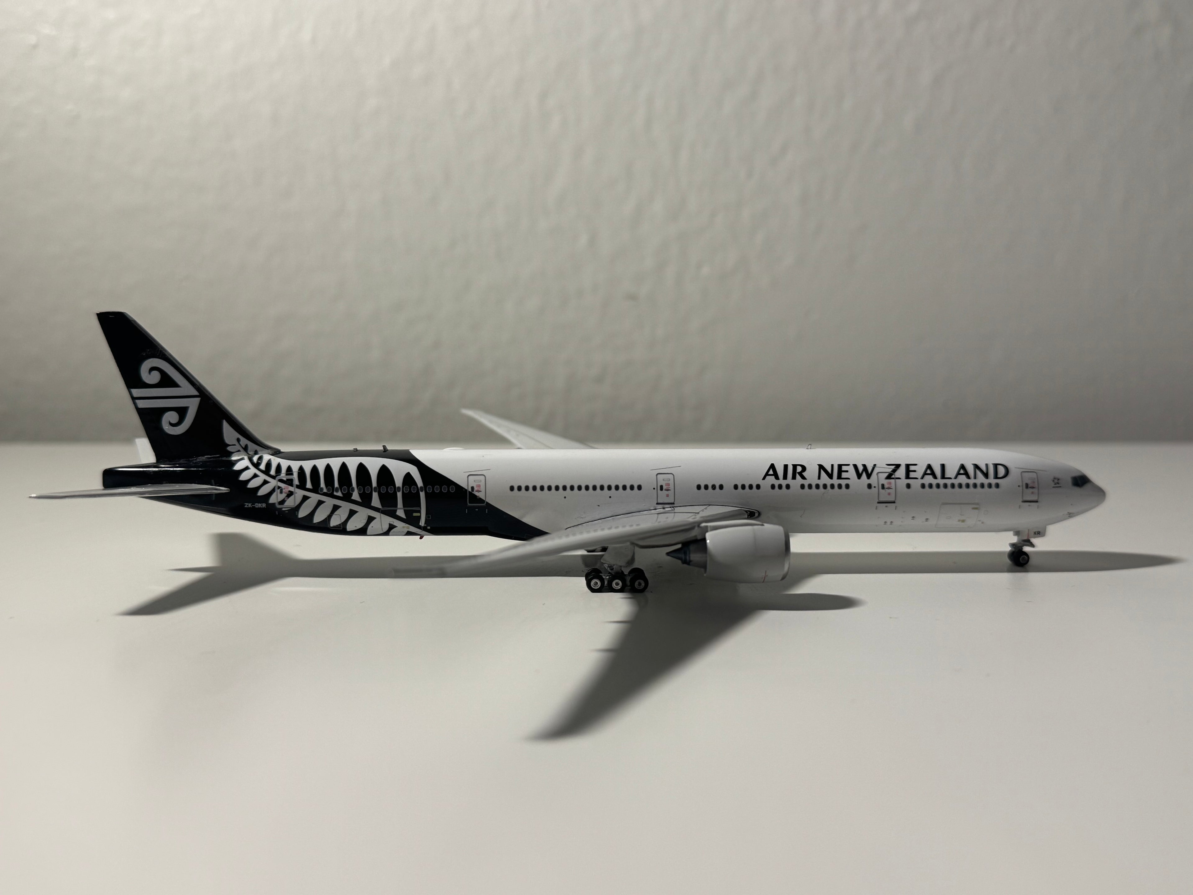 Phoenix 1:400 Air New Zealand 777-300er ZK-OKR