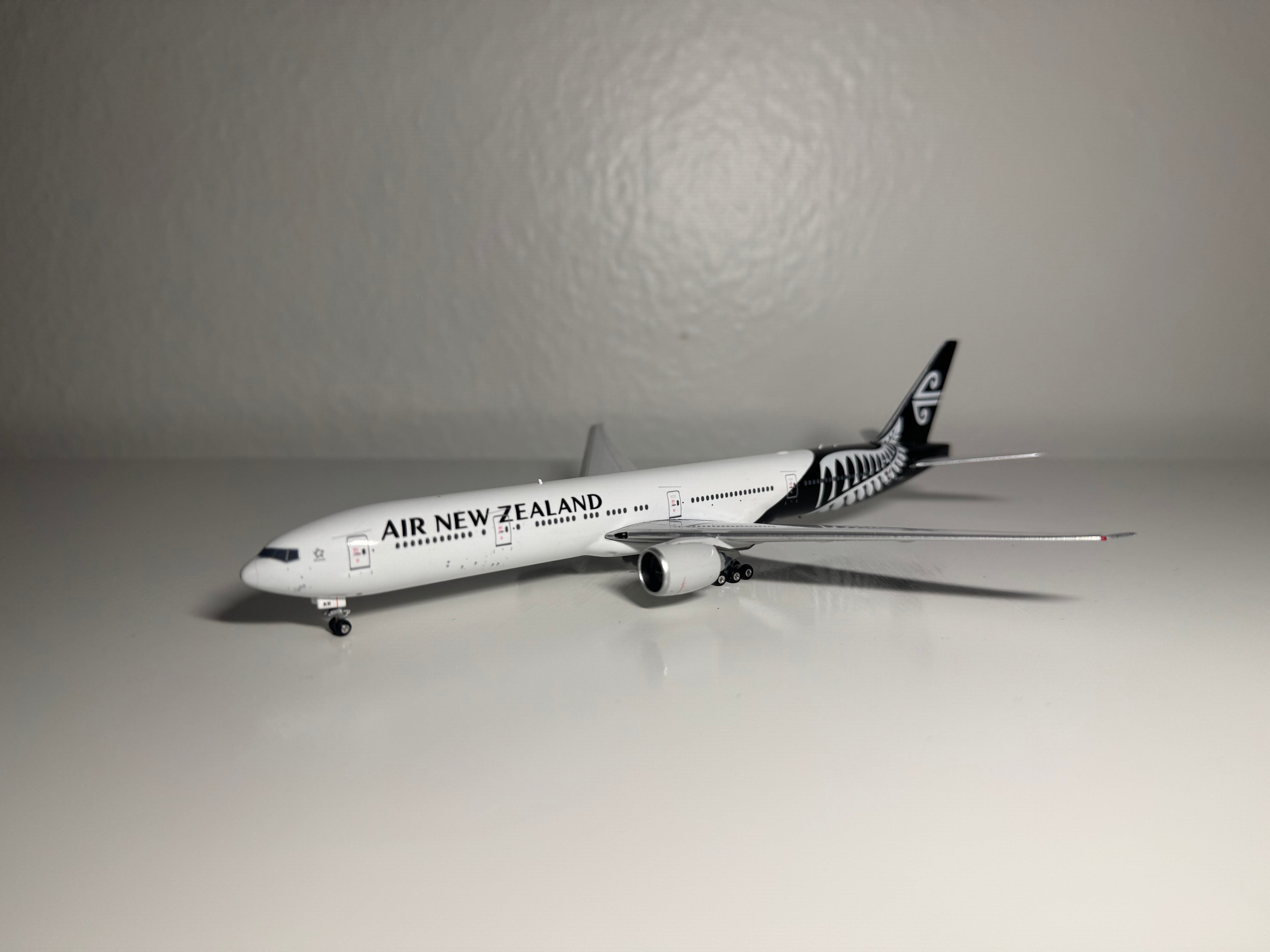 Phoenix 1:400 Air New Zealand 777-300er ZK-OKR